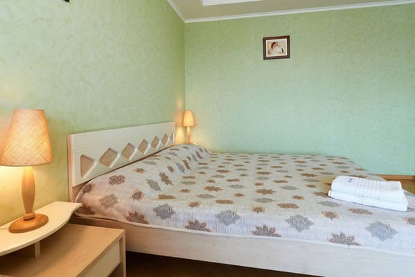 Home Hotel ул. Евгения Сверстюка 8 4